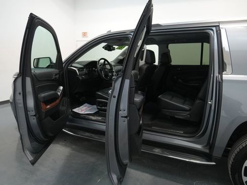Used 2020 Chevrolet Suburban LT image 25