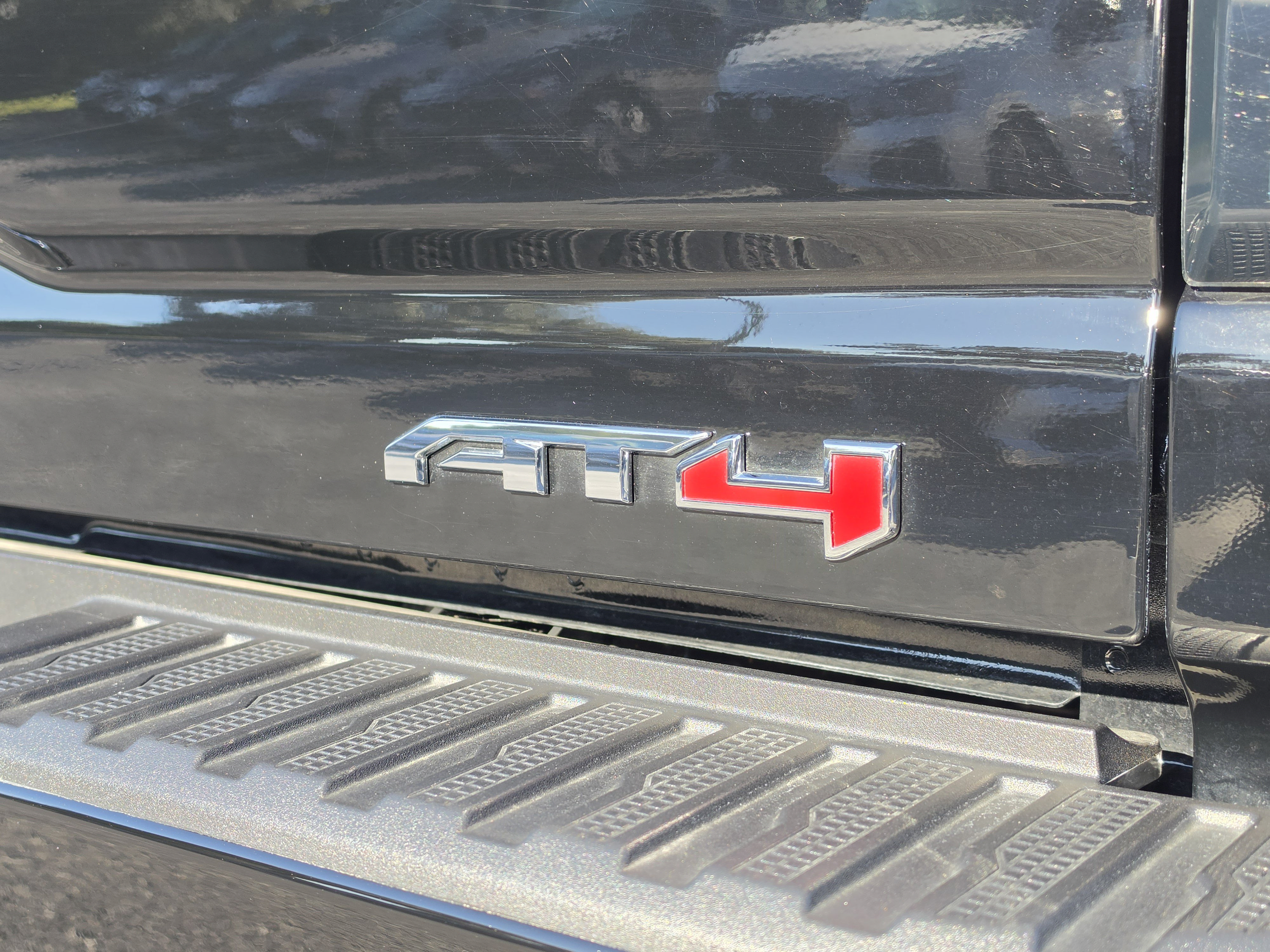 Used 2024 GMC Sierra 2500 AT4 w/ AT4 Premium Plus Package AWD/4WD image 16