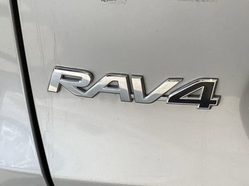Used 2019 Toyota RAV4 XSE w/ XSE Weather Package AWD/4WD image 11