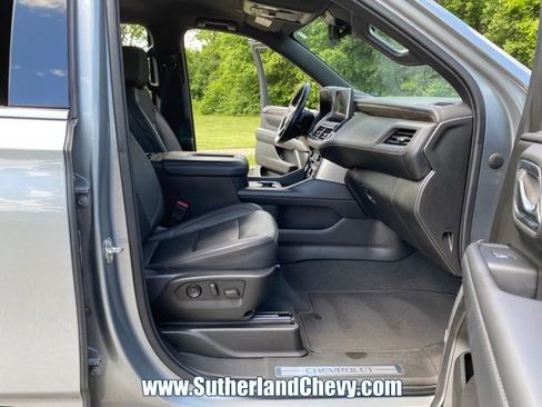 Used 2023 Chevrolet Tahoe LT w/ Luxury Package AWD/4WD image 17