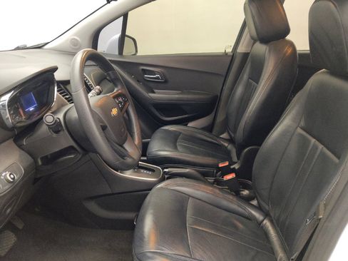 Used 2020 Chevrolet Trax LS FWD image 17
