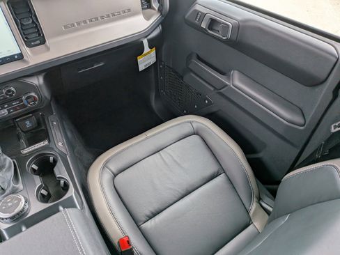 New 2025 Ford Bronco Outer Banks AWD/4WD image 18