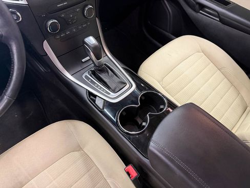 Used 2018 Ford Edge SEL FWD image 15