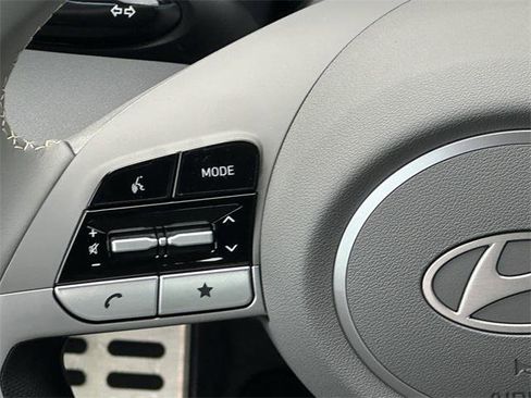 New 2025 Hyundai Elantra SEL image 24