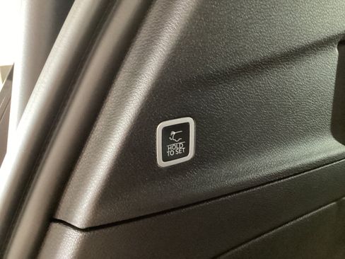 New 2027 Chrysler Pacifica Limited AWD/4WD image 6