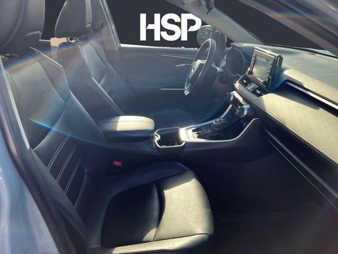 Used 2022 Toyota RAV4 XLE Premium image 15