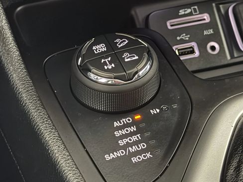 Used 2018 Jeep Cherokee Trailhawk w/ Trailer Tow Group AWD/4WD image 38