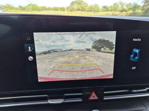 Used 2024 Hyundai Elantra SEL FWD image 15