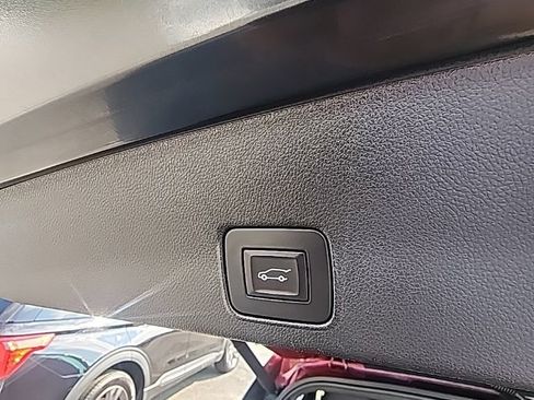 Used 2022 Chevrolet TrailBlazer RS w/ Sun and Liftgate Package FWD image 12