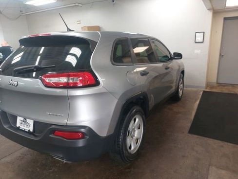 Used 2016 Jeep Cherokee Sport AWD/4WD image 3