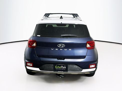 Used 2021 Hyundai Venue FWD image 7