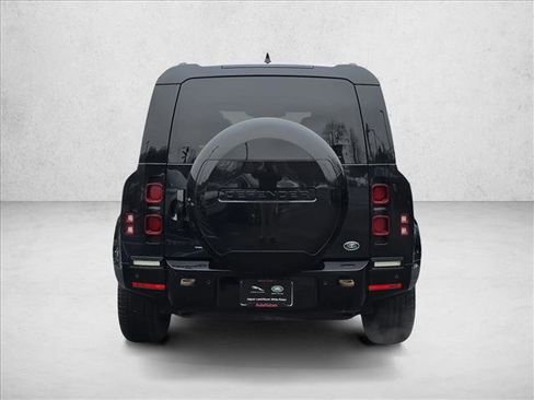 Used 2023 Land Rover Defender 110 X-Dynamic SE image 6