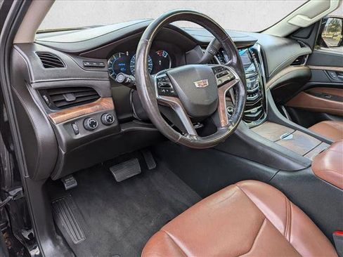 Used 2017 Cadillac Escalade ESV Luxury image 10