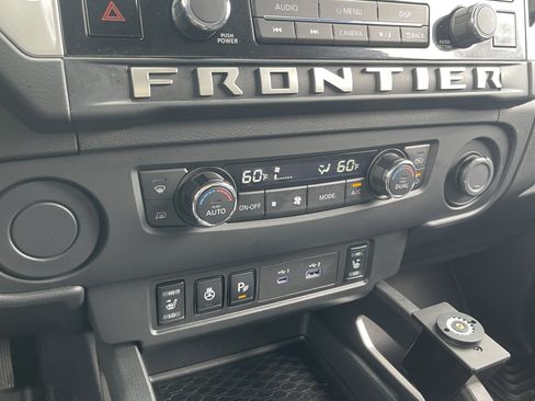 Used 2025 Nissan Frontier SV w/ SV Convenience Package image 23