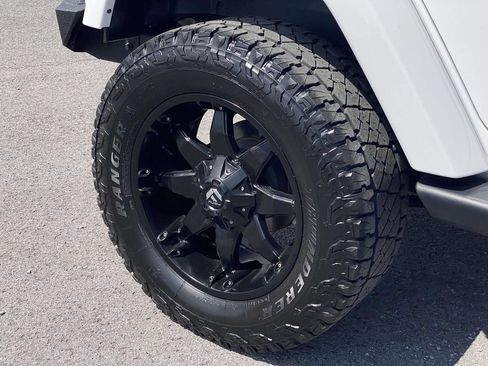 Used 2016 Jeep Wrangler Unlimited Sahara w/ Connectivity Group AWD/4WD image 48