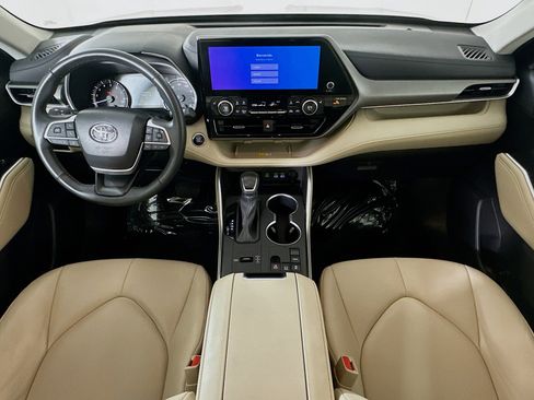 Used 2024 Toyota Highlander XLE image 27