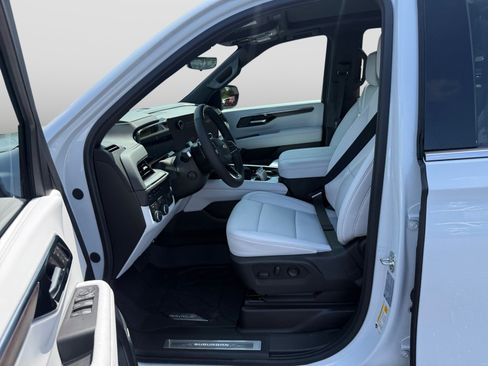 New 2026 Chevrolet Suburban Premier AWD/4WD image 11