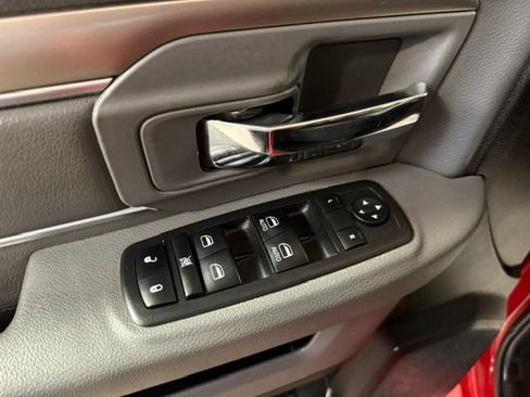 Used 2019 RAM 1500 Classic SLT AWD/4WD image 42