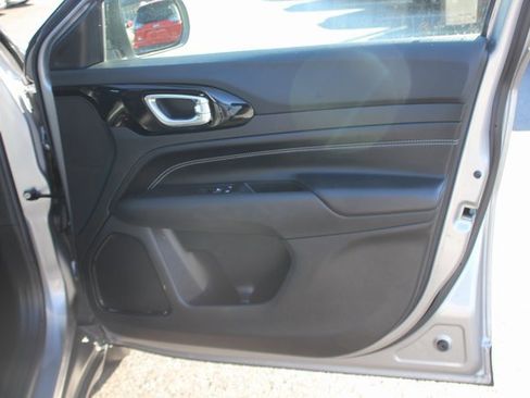 Used 2022 Jeep Compass Altitude image 29