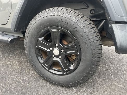 Used 2019 Jeep Wrangler Sport AWD/4WD image 11