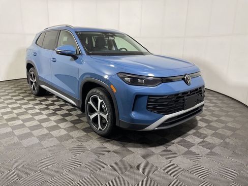 New 2026 Volkswagen Tiguan SE image 2