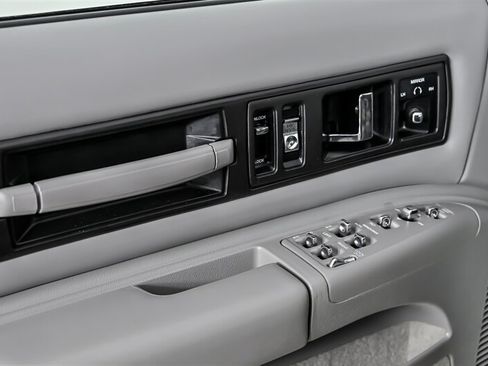 Used 1996 Chevrolet Impala SS RWD image 12