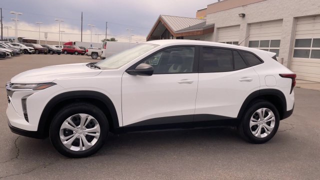 Used 2026 Chevrolet Trax LS FWD image 6