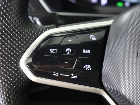 Used 2022 Volkswagen Tiguan SEL R-Line AWD/4WD image 46