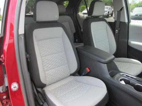 Used 2020 Chevrolet Equinox LT w/ LPO, Floor Liner Package FWD image 9