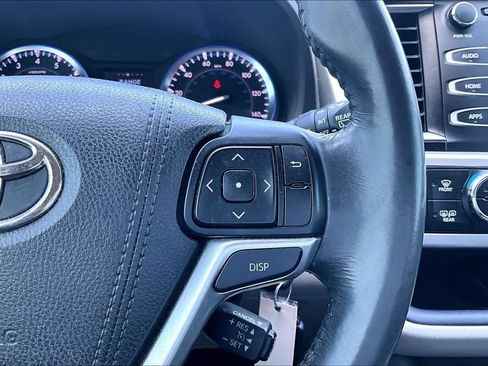 Used 2015 Toyota Highlander Plus AWD/4WD image 18