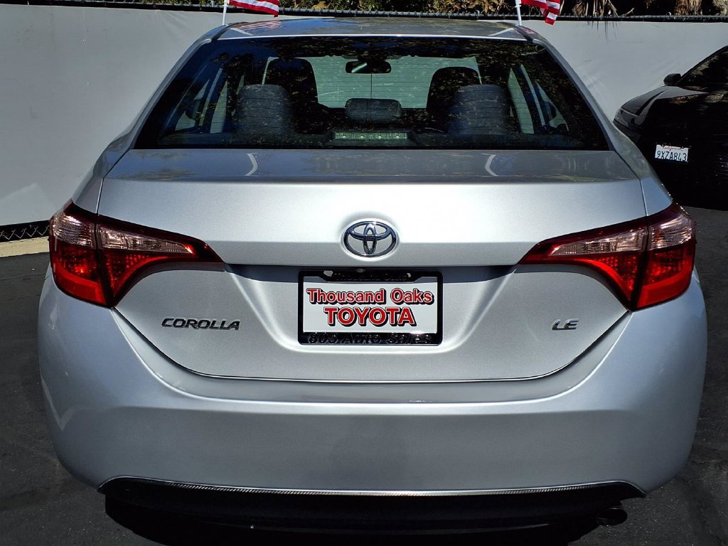 Certified 2018 Toyota Corolla LE FWD image 9