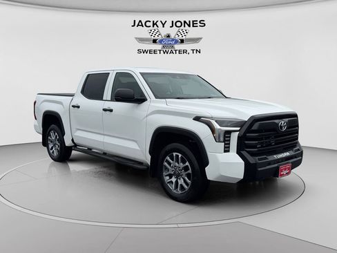 Used 2025 Toyota Tundra SR w/ SR Tow Package AWD/4WD image 7