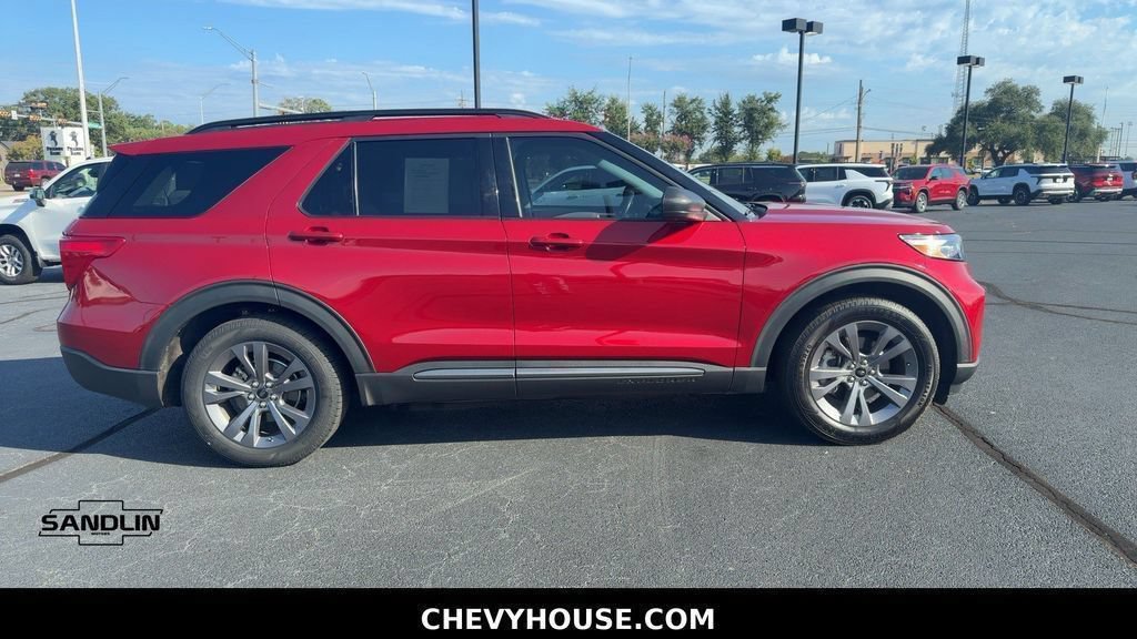 Used 2021 Ford Explorer XLT w/ Equipment Group 202A RWD image 2