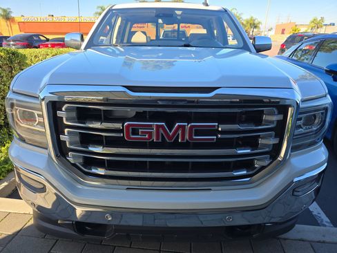 Used 2017 GMC Sierra 1500 SLT image 2