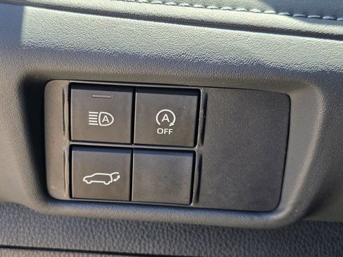 Used 2025 Toyota Highlander LE FWD image 25