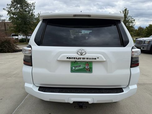 Used 2018 Toyota 4Runner SR5 Premium image 5