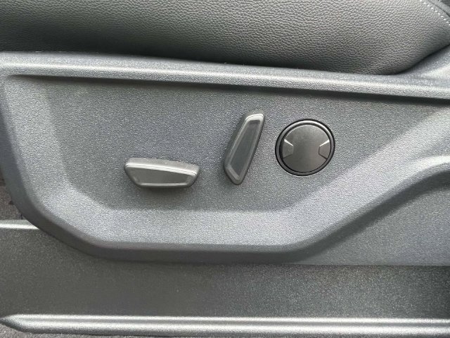 New 2026 Ford F250 Lariat w/ Black Appearance Package AWD/4WD image 12