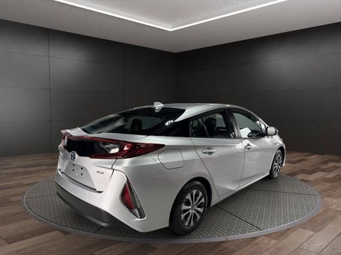 Used 2022 Toyota Prius Prime XLE FWD image 8