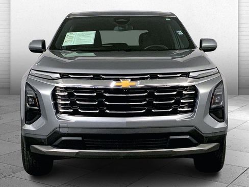 Used 2025 Chevrolet Equinox LT image 2