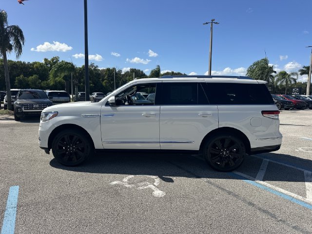 Used 2023 Lincoln Navigator Reserve AWD/4WD image 9