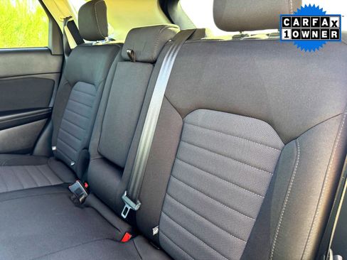 Used 2019 Ford Edge SE image 15