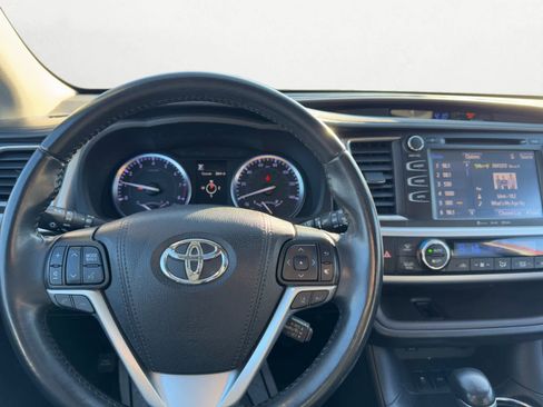 Used 2019 Toyota Highlander XLE image 4