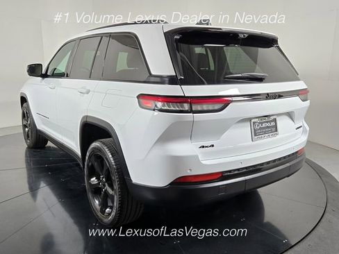 Used 2024 Jeep Grand Cherokee Limited w/ Luxury Tech Group II AWD/4WD image 4