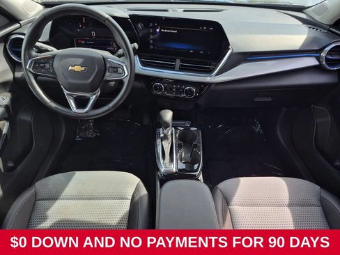 Used 2025 Chevrolet Trax LT w/ LT Convenience Package FWD image 24