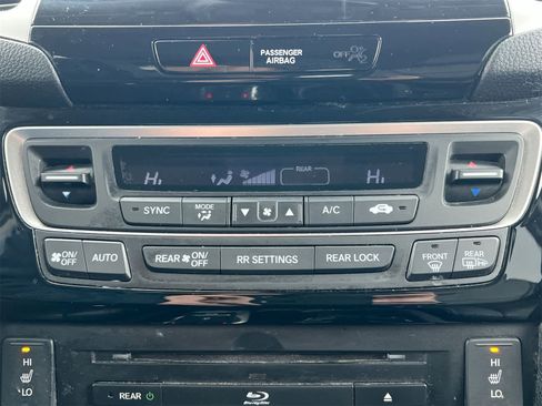 Used 2017 Honda Pilot Touring image 28