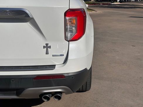 Used 2020 Ford Explorer Platinum w/ Premium Technology Package image 13