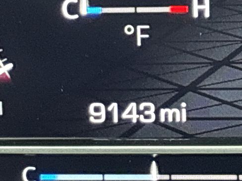 Used 2024 GMC Sierra 2500 AT4 w/ Technology Package image 21