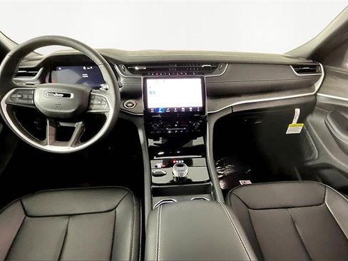 New 2025 Jeep Grand Cherokee L Limited image 6