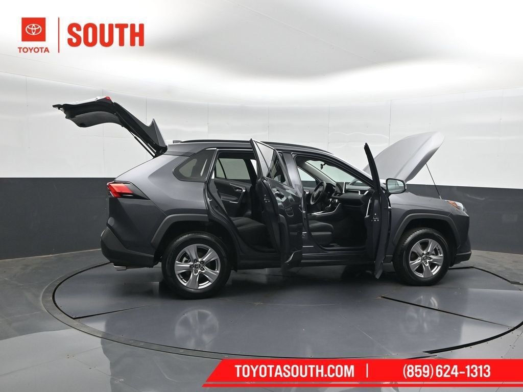 Used 2025 Toyota RAV4 XLE AWD/4WD image 56
