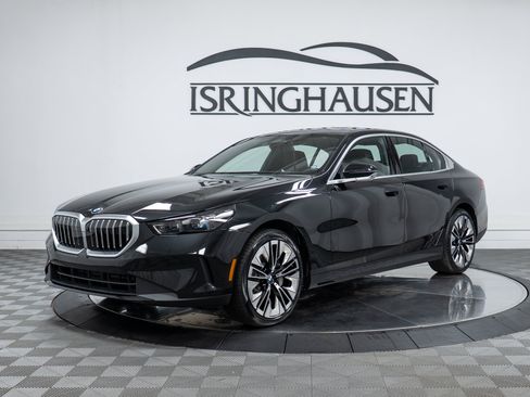 Used 2026 BMW 530i xDrive w/ Premium Package AWD/4WD image 1